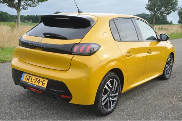 Peugeot 208 (2023) thumbnail 5