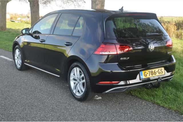 Volkswagen Golf (2019) thumbnail 3