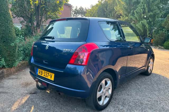 Suzuki Swift (2006) thumbnail 2