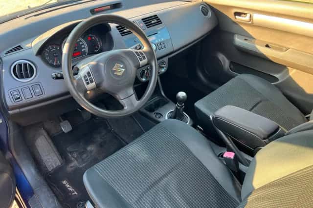 Suzuki Swift (2006) thumbnail 5