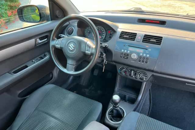 Suzuki Swift (2006) thumbnail 6
