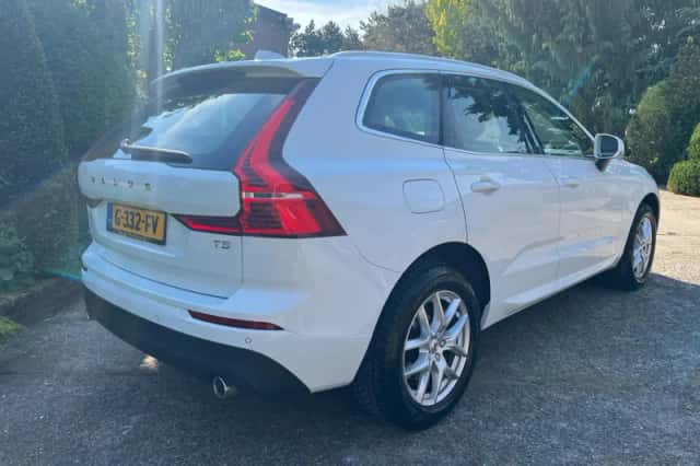 Volvo XC60 (2019) thumbnail 2