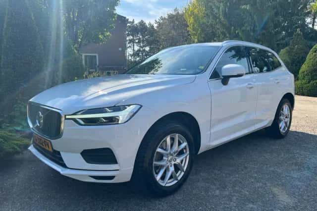 Volvo XC60 (2019) thumbnail 3