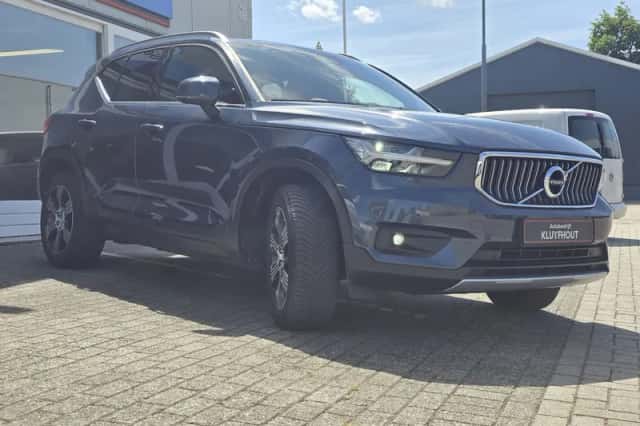 Volvo XC40 (2018) thumbnail 3