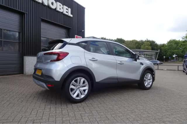 Renault Captur (2023) thumbnail 5