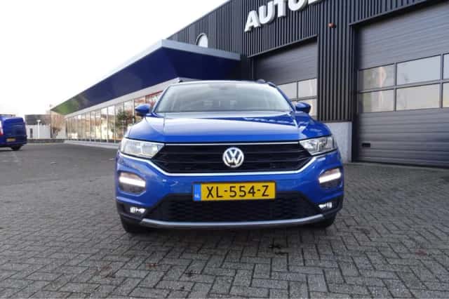 Volkswagen T-Roc (2019) thumbnail 3