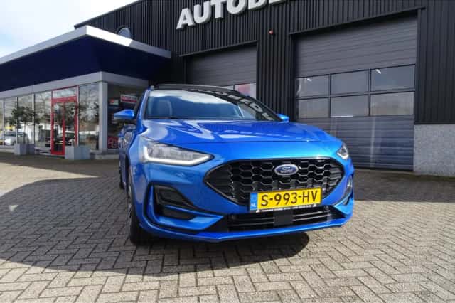 Ford Focus (2023) thumbnail 3