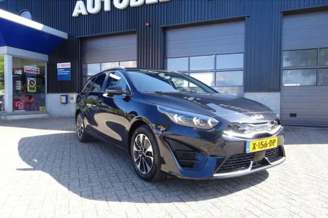 Kia Ceed Sportswagon (2023) thumbnail 2