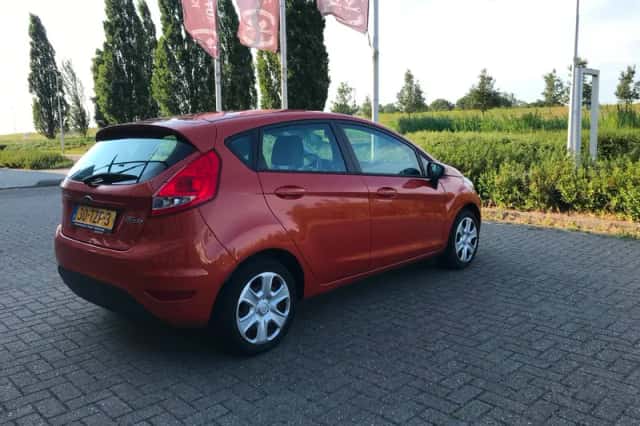 Ford Fiesta (2012) thumbnail 4