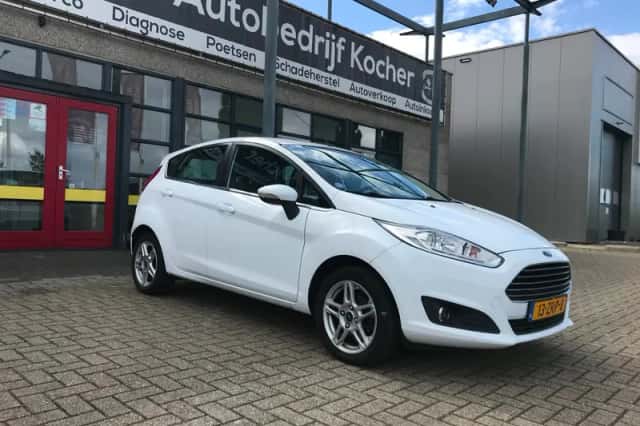 Ford Fiesta (2013) thumbnail 3