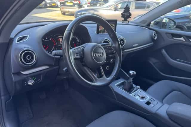 Audi A3 (2017) thumbnail 3