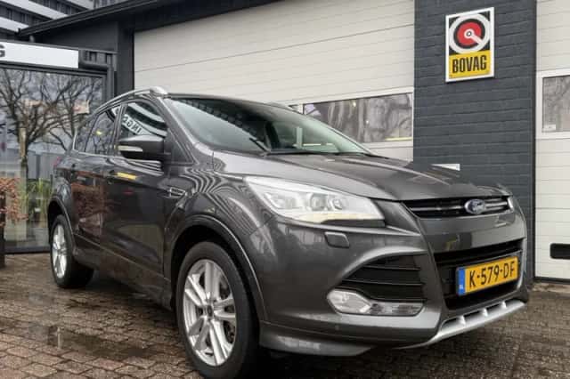 Ford Kuga (2015) thumbnail 2