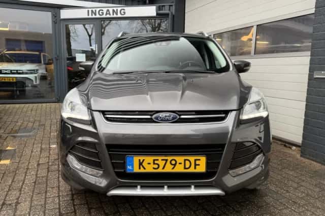 Ford Kuga (2015) thumbnail 6