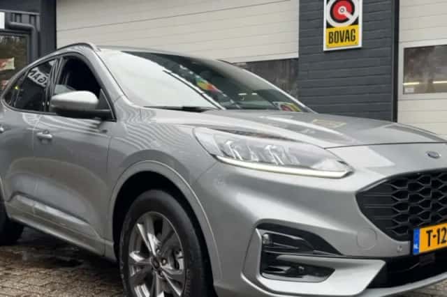 Ford Kuga (2023) thumbnail 1