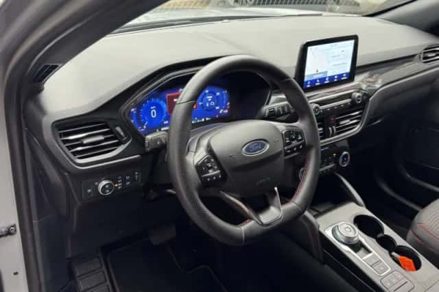 Ford Kuga (2023) thumbnail 3