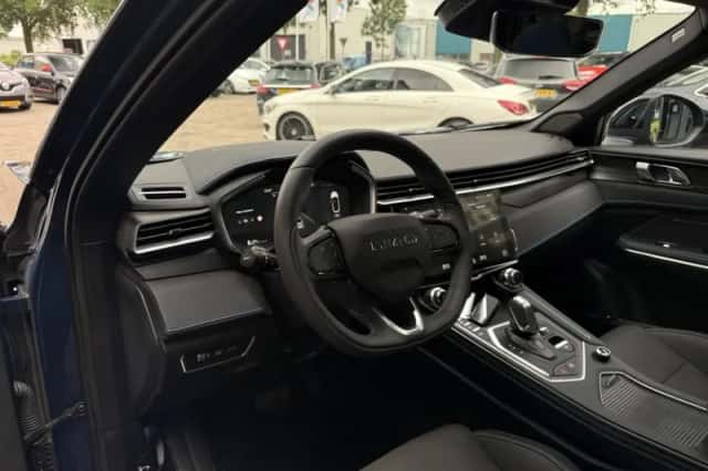 Lynk & Co 01 (2024) thumbnail 3