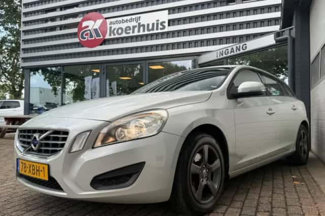 Volvo V60 (2012) thumbnail 3