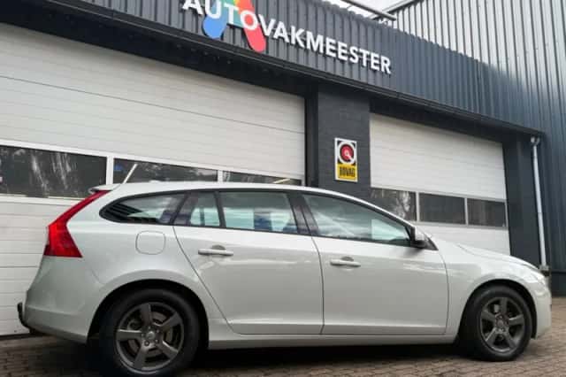 Volvo V60 (2012) thumbnail 5