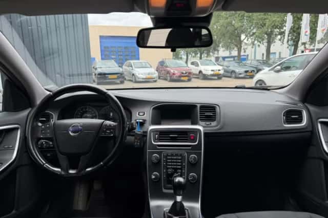 Volvo V60 (2012) thumbnail 6