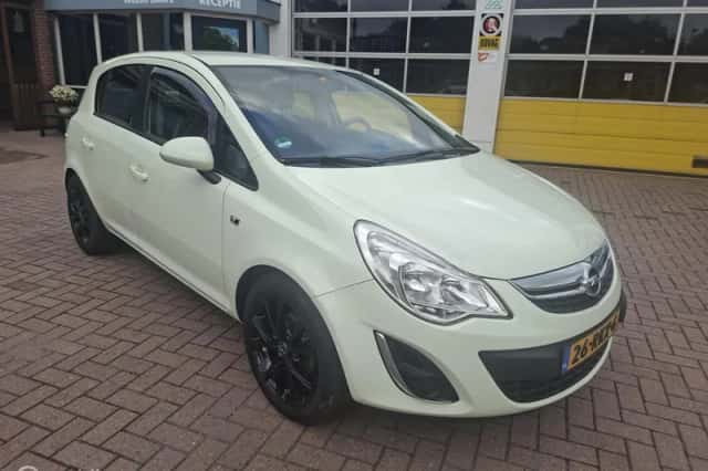 Opel Corsa (2011) thumbnail 1