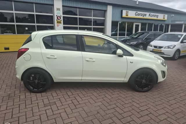 Opel Corsa (2011) thumbnail 2