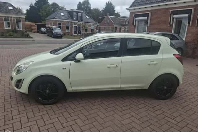 Opel Corsa (2011) thumbnail 6