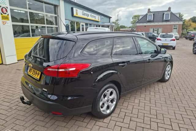 Ford Focus (2016) thumbnail 3