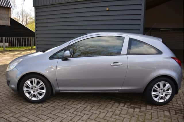 Opel Corsa (2009) thumbnail 6