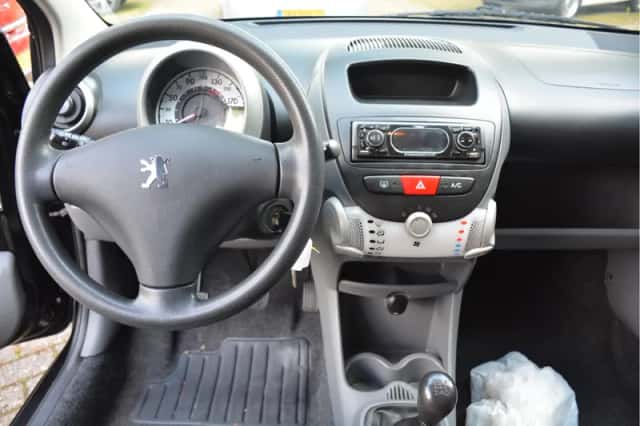 Peugeot 107 (2010) thumbnail 2