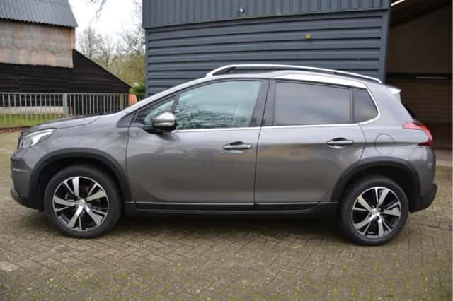 Peugeot 2008 (2017) thumbnail 3