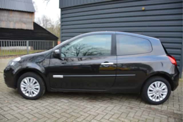 Renault Clio (2010) thumbnail 3