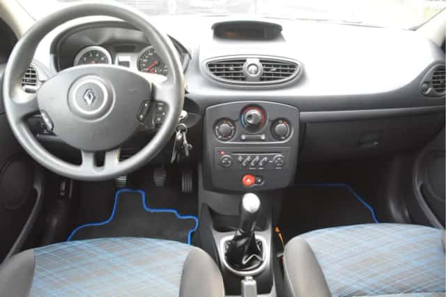 Renault Clio (2009) thumbnail 3