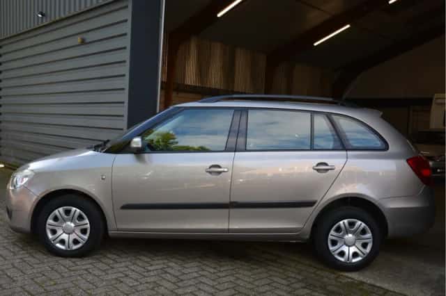Škoda Fabia (2008) thumbnail 3
