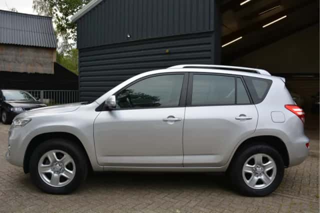 Toyota RAV4 (2011) thumbnail 4