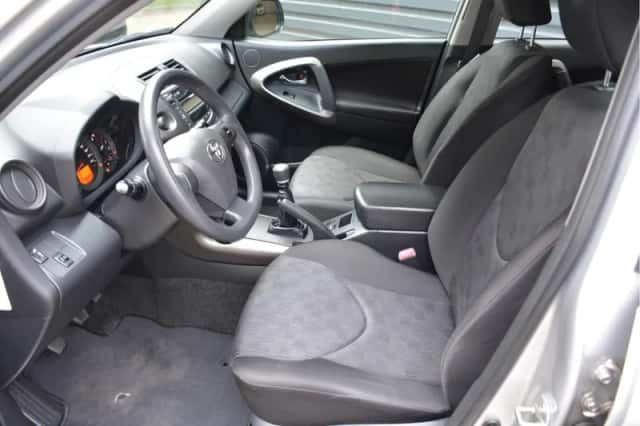 Toyota RAV4 (2011) thumbnail 6