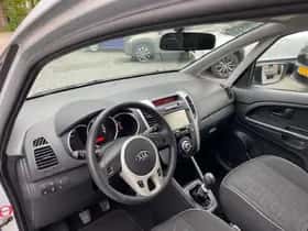 Kia VENGA (2011) thumbnail 10