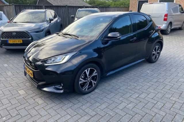 Toyota Yaris (2025) thumbnail 2