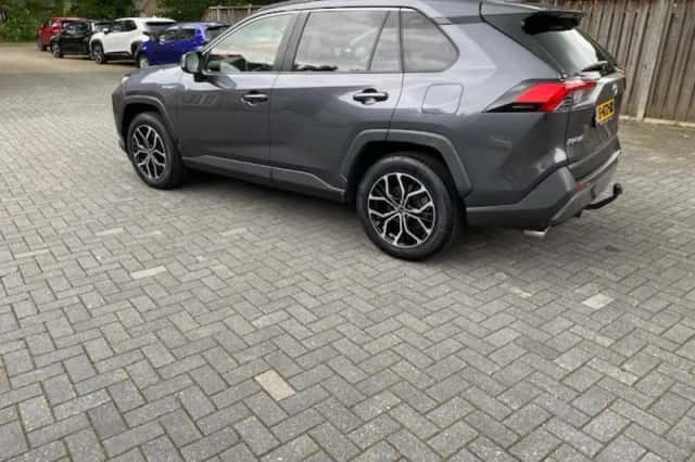 Toyota RAV4 (2020) thumbnail 4