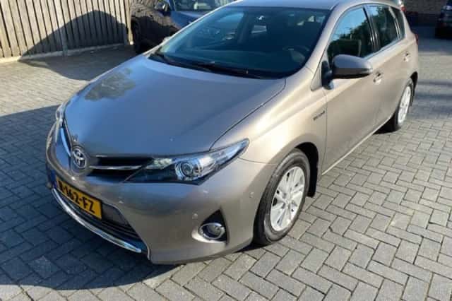 Toyota Auris (2014) thumbnail 1