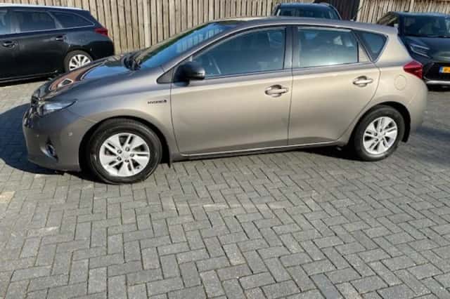 Toyota Auris (2014) thumbnail 2