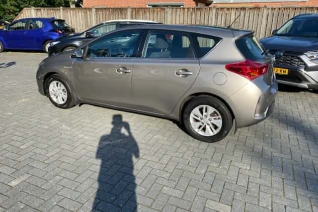 Toyota Auris (2014) thumbnail 3
