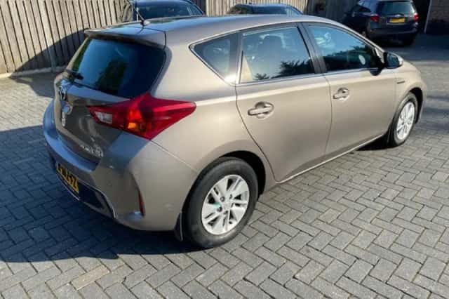 Toyota Auris (2014) thumbnail 5