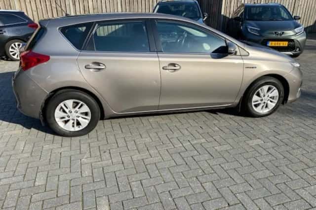 Toyota Auris (2014) thumbnail 6