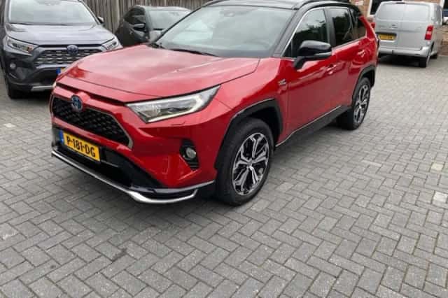Toyota RAV4 (2022) thumbnail 1