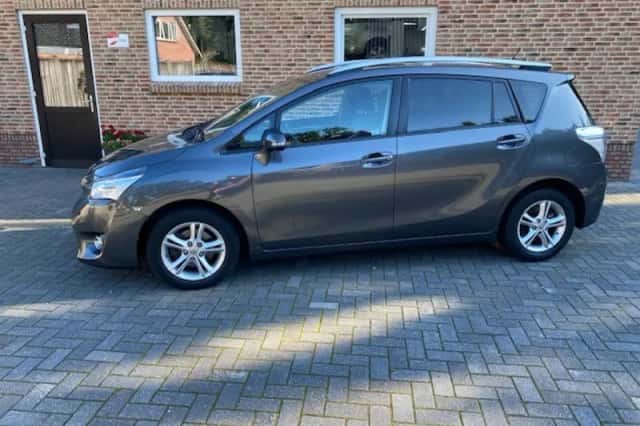 Toyota VERSO (2014) thumbnail 2