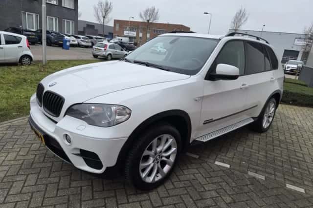 BMW X5 (2012) thumbnail 2