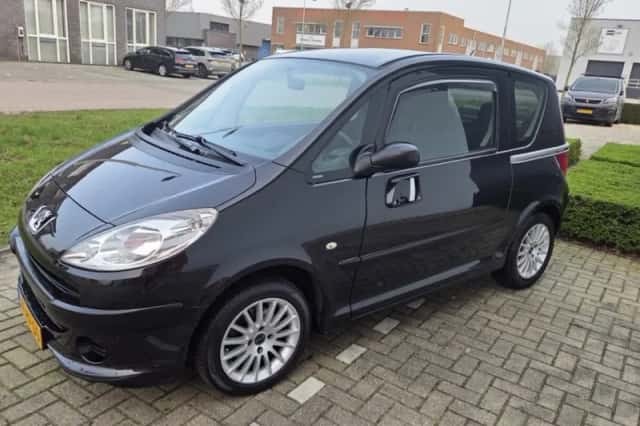 Peugeot 1007 (2005) thumbnail 2