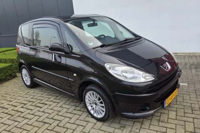 Peugeot 1007 (2005) thumbnail 4