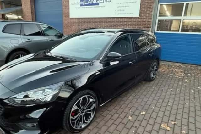 Ford Focus (2020) thumbnail 1