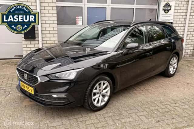 SEAT Leon (2022) thumbnail 2